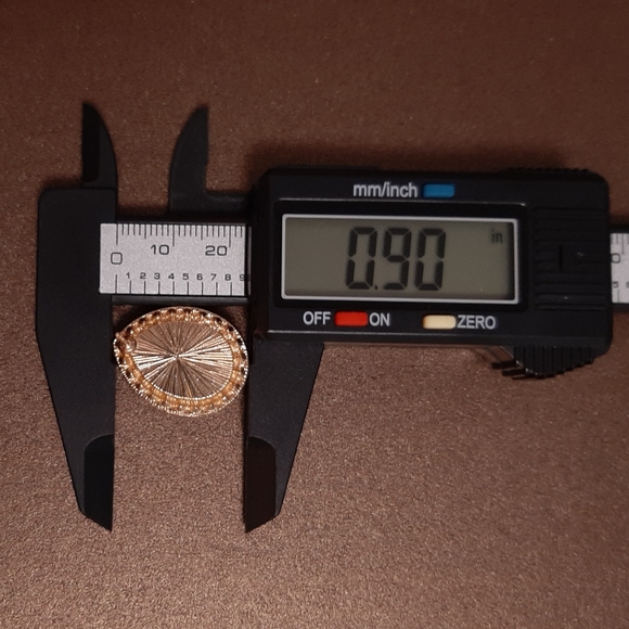 D’ Bello Accessories NWT Green Gem And CZ Gold Tone Pierced Earrings Push Backs - Picture 3 of 4